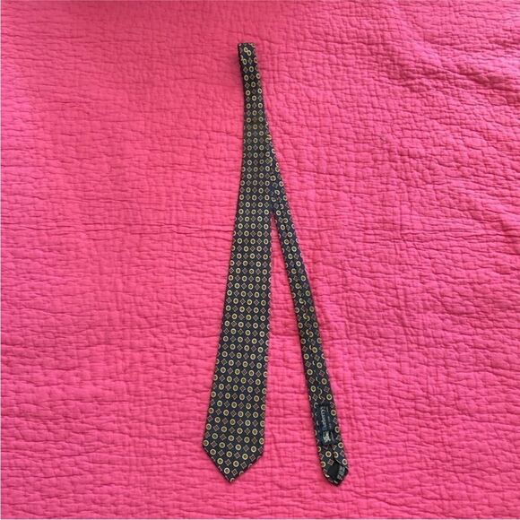 Burberry 100% silk Elegant Patterned Tie - Picture 1 of 5